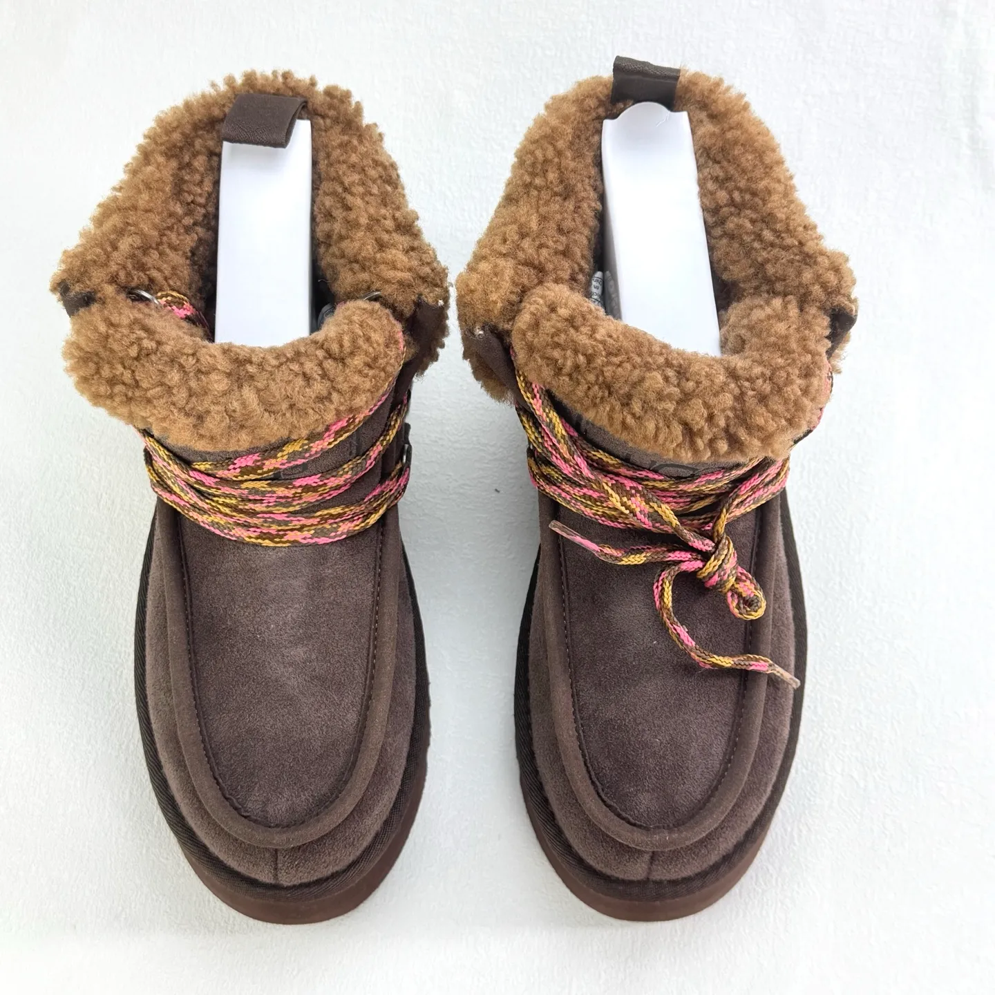 Self-pickup 💰560 Ugg Fukala lace-up boots 3954 The official website's main recommendation. A must-have for Maillard in autumn and winter. Every color matches well. The shape is super positive. The soles are increased by 3.8cm. Perfectly modifying the leg shape. Simple and elegant style. Must be arranged! size：35-40